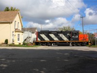 CN 4112 rolls past the houses on Port Street along the CN Burford Spur.  
