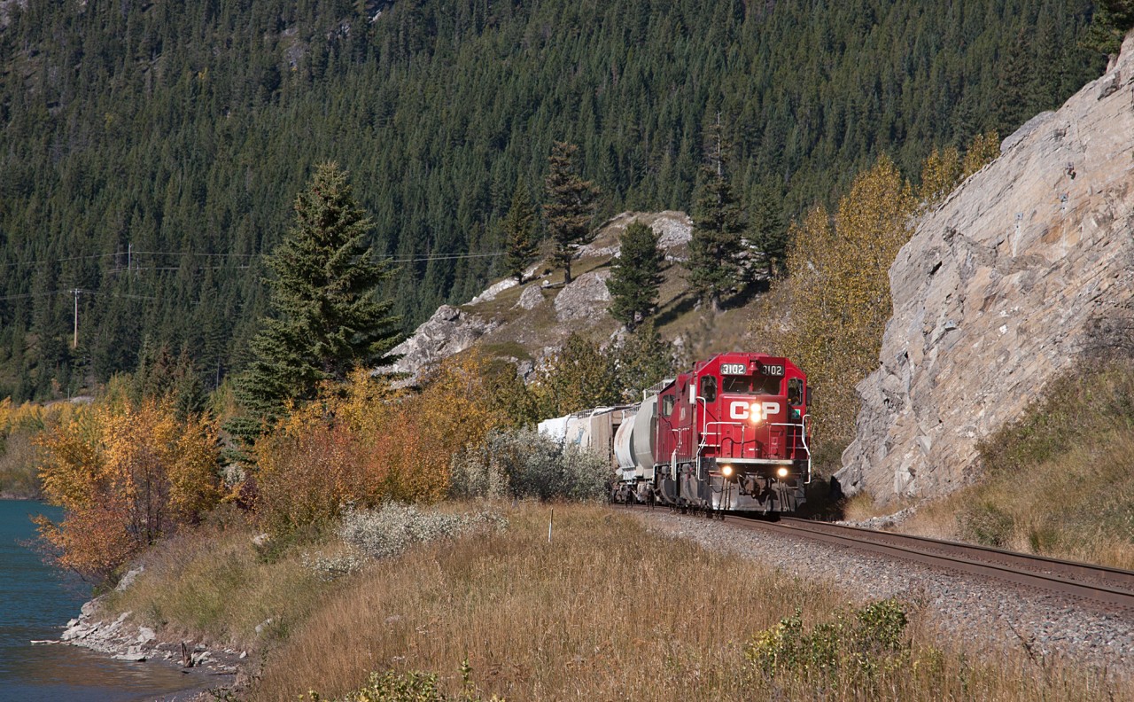 CP 3102 leads the Exshaw switcher this day back to Exshaw after working at the siding at Gap.