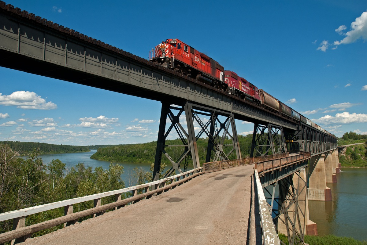 Nipawin SK has one heck of a bridge, too bad it sees so few trains. This was one of only four trains to use it in 2007, though reportedly in 2004 it wasn't used at all. I imagine it sees slightly more use now that CP has sold the line to a shortline called Torch River Rail.
