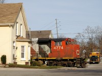 CN 580 emerging from between #12 and #10 Port Street on it's trip to Ingenia