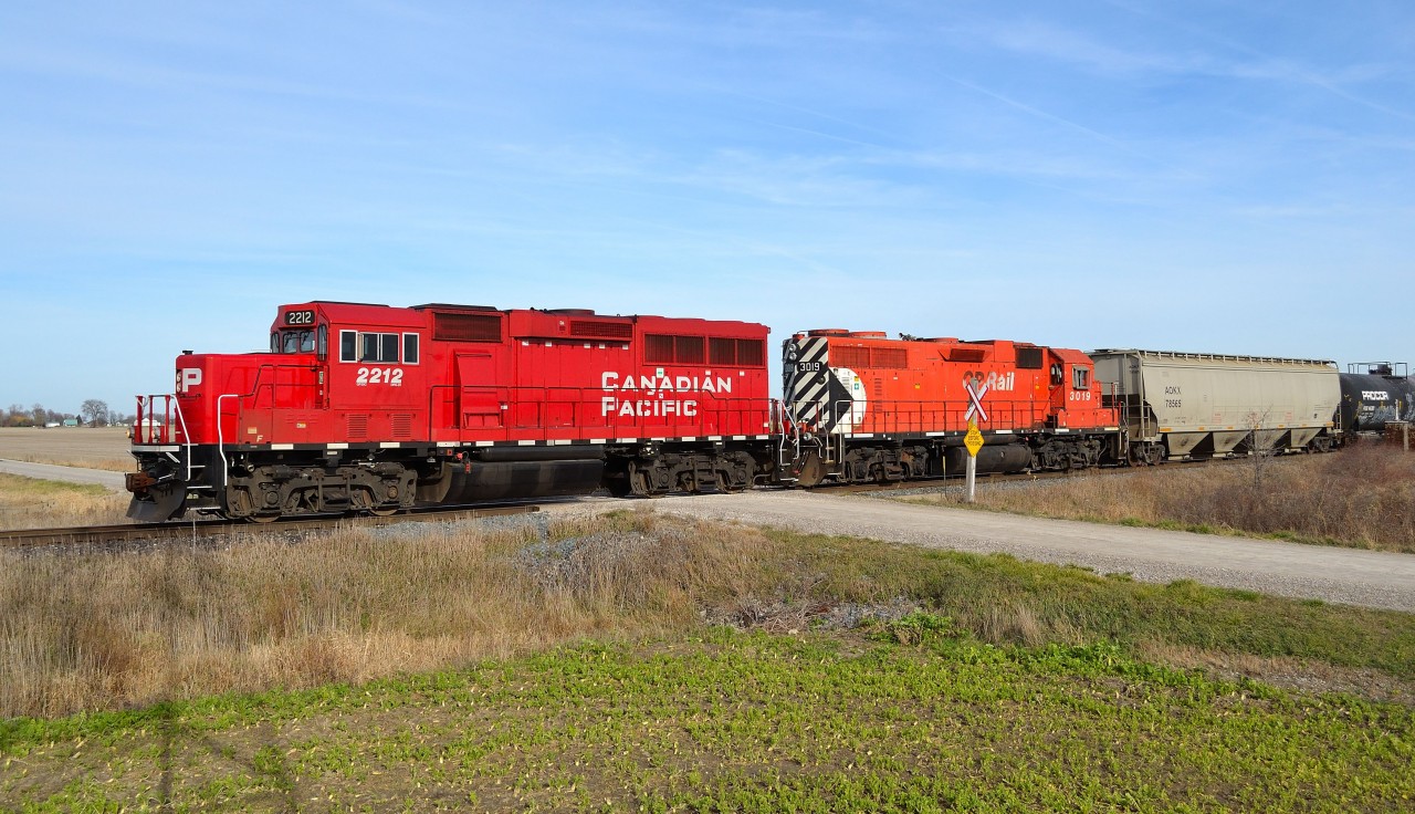 CP T29 led by new GP20C-ECO 2212 & GP38AC 3019, heads westbound past the Strong Road crossing as it approaches Belle River.