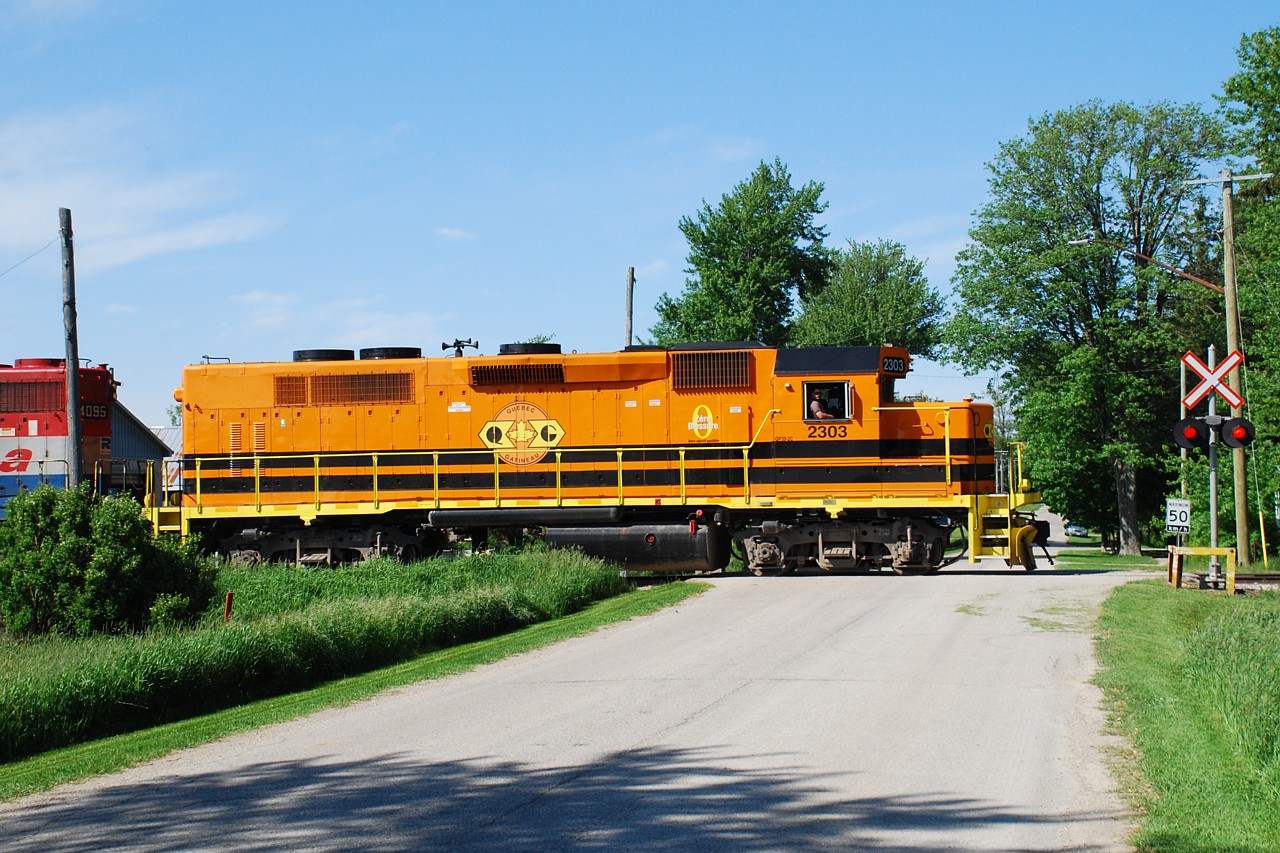 GEXR 581 is almost home as it heads southbound through Sebringville with the new kid in town leading, QGRY 2303... still the only unit in G&W corporate orange/black on the Goderich-Exeter.