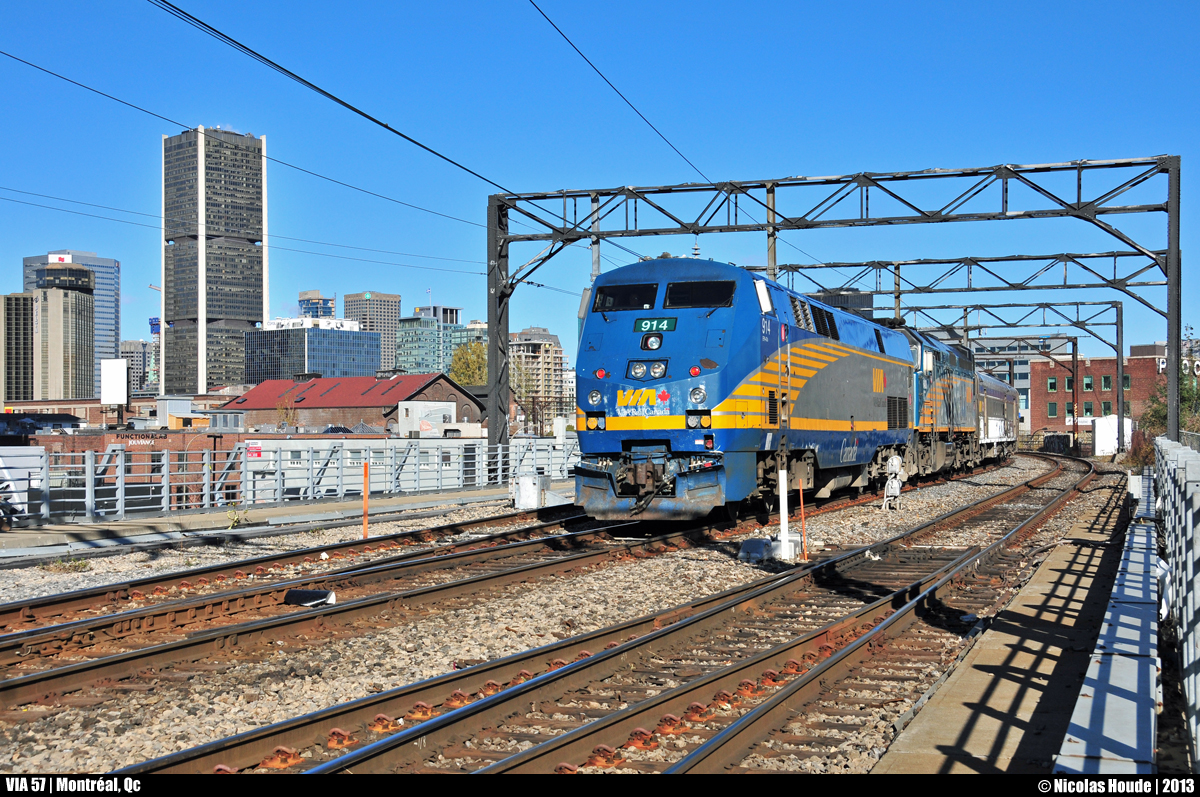 Montréal Skyline! After leaving the Central station in Montreal downtown few minutes ago, VIA #57 passes beside the Montreal panorama at near the Wellington tower.