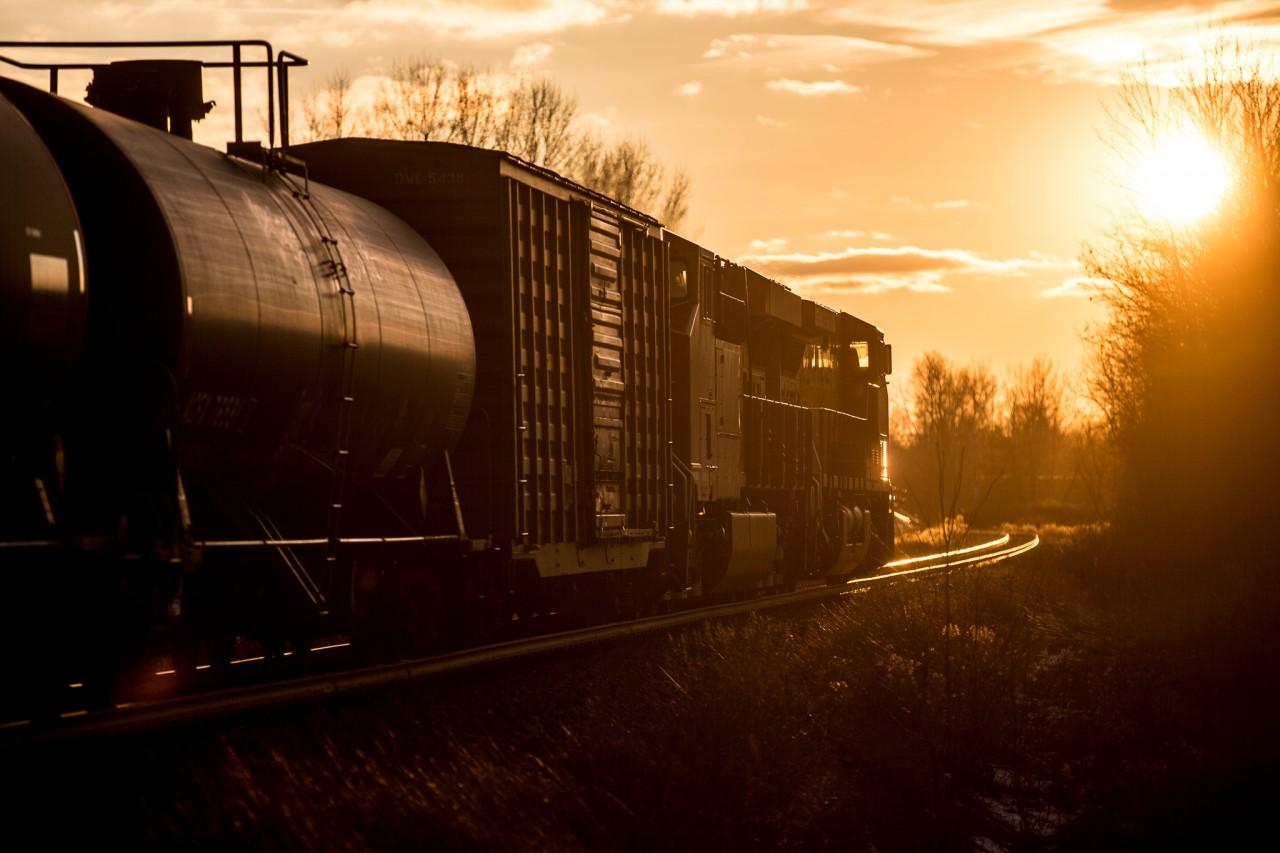 CP 8633 CP 8911 Head into the the sunset on the CP Windsor Sub MP 11