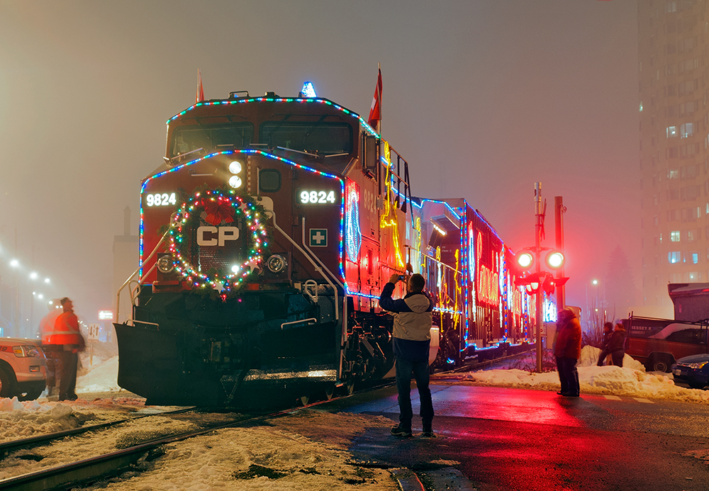 Just about to wrap up the day, the holiday train sits in London for it's final show before backing up to Quebec St for the night.
