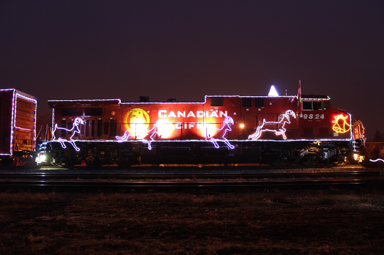 After a great chase with a few buddies of mine from Hamilton to Cambridge, ON, our last stop was CP Ayr Yard to get some night exposure shots. The unobstructed yard space made this side shot of CP 9824 possible.