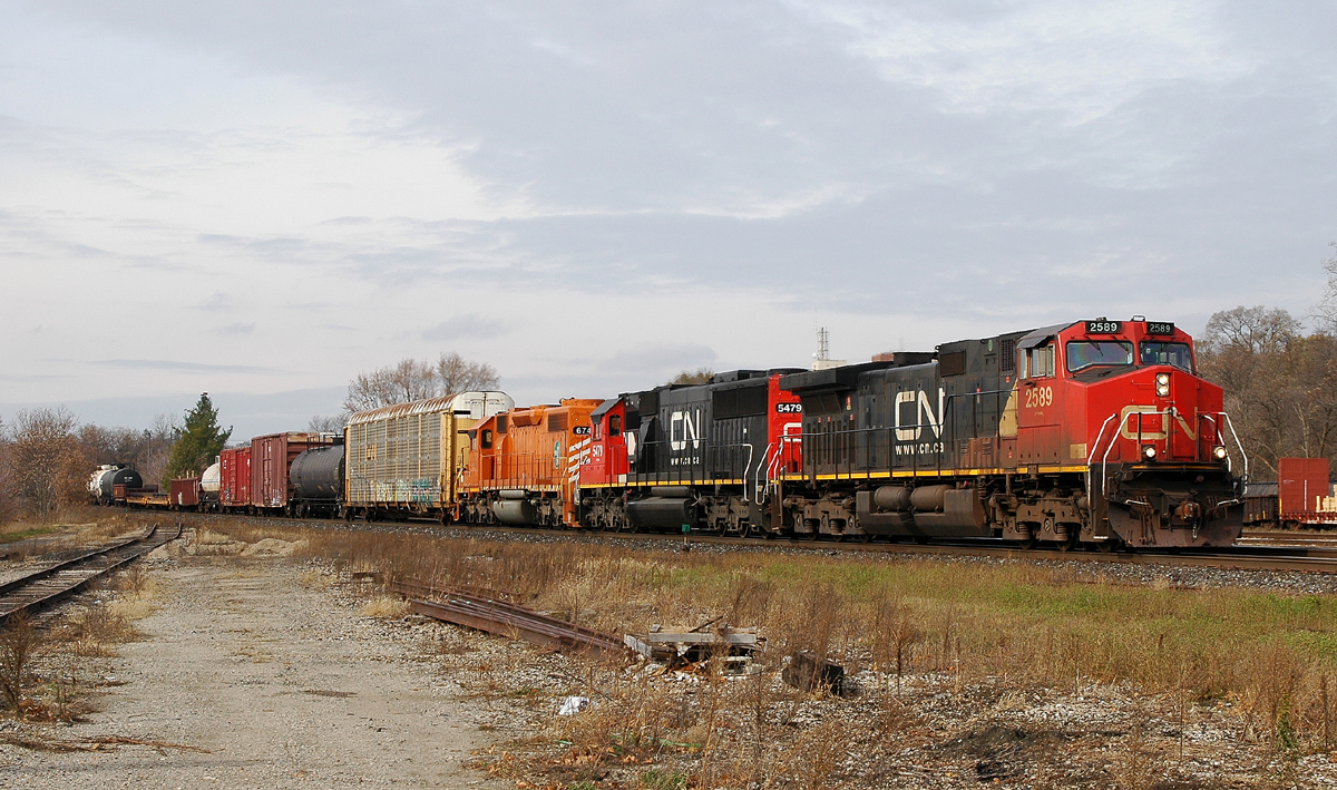 CN 2589, CN 5479 and EJE 674 provide the power for today's CN 332