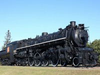 Ex-CNR 6200 sits in a cold and dilapidated state out front of the Museum of Science and Technology. Built in 1942 she was donated to the Museum of Science and Technologies in 1964 and was moved their in 1967 at the young age of 25. The U-2-g now sits as a welcome-sign and landmark to the Museum, probably weighing half as much with all the missing parts. I sure hope the parts are sitting in storage somewhere instead of being reincarnated as an engine block or some tin cans.