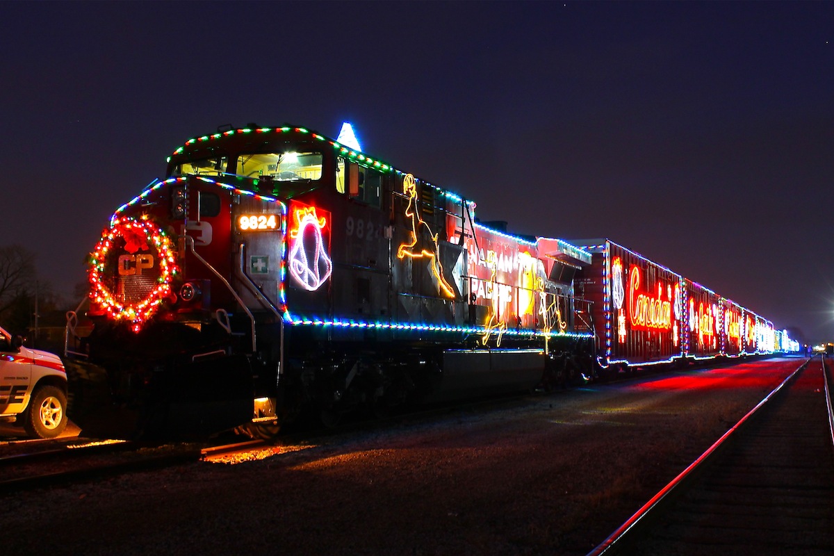 The holiday train makes it's final stop in Canada before heading State side, the turn out for the event seemed very good and it was difficult to get shot free of families.