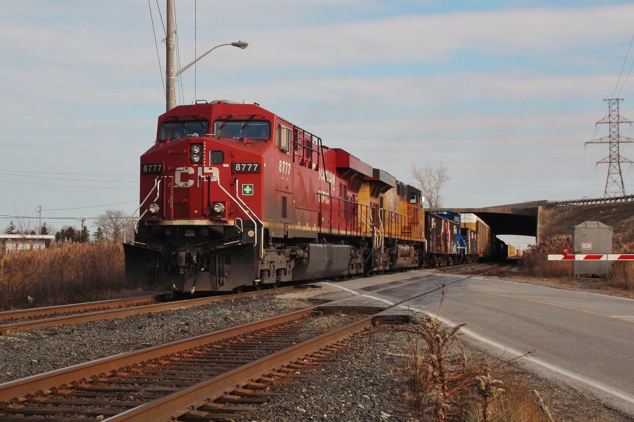 CP 243 pulls into Walkerville Yard behind 8777 and UP 5550. Immediately after the two is CITX SW1500 1565, surrounded by 4 buffer cars. The SW1500 would be set off in the west end of the yard and was picked up by another freight later that day.
