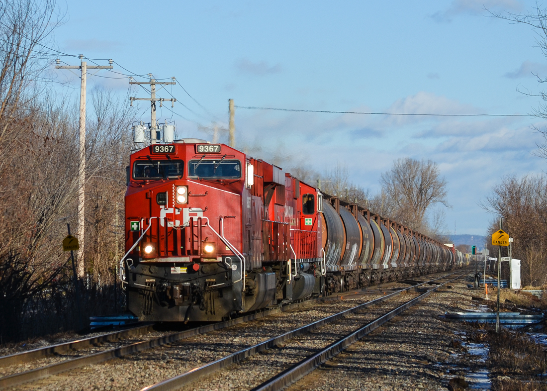 An empty grain train heads west through Beaconsfield with CP 9357 & CP 6258 as power.