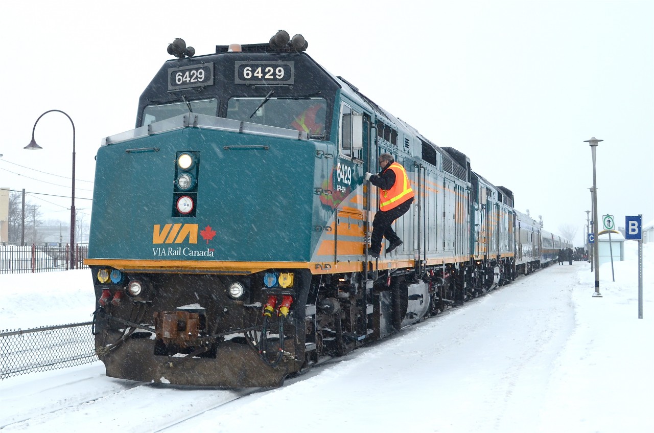 With the holidays coming up, VIA 6429 & VIA 6427 lead a longer than usual VIA 61 as the engineer climbs back into the lead engine at Dorval Station.  For more train photos, check out http://www.flickr.com/photos/mtlwestrailfan/
