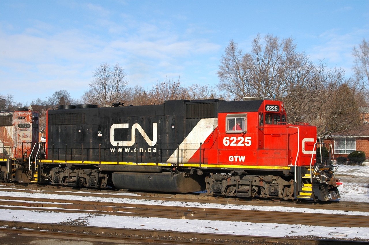 GTW 6225 - CN 4774 yarding the last of 50 cars that they have brought back to Brantford from Paris Junction.
Big thanks to Brian Thompson for the "heads up" on this one.
