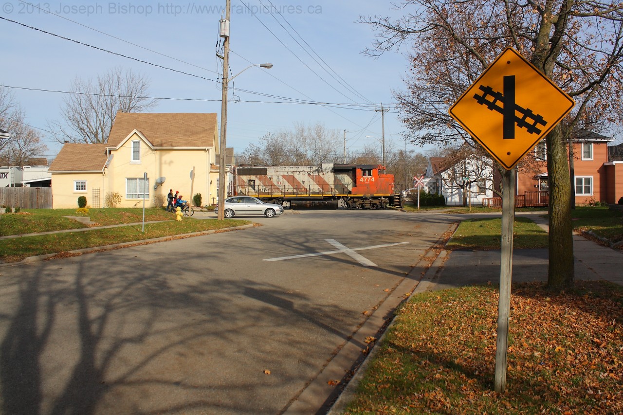 CN 4774 makes its way across Port Street with cars for Ingenia.