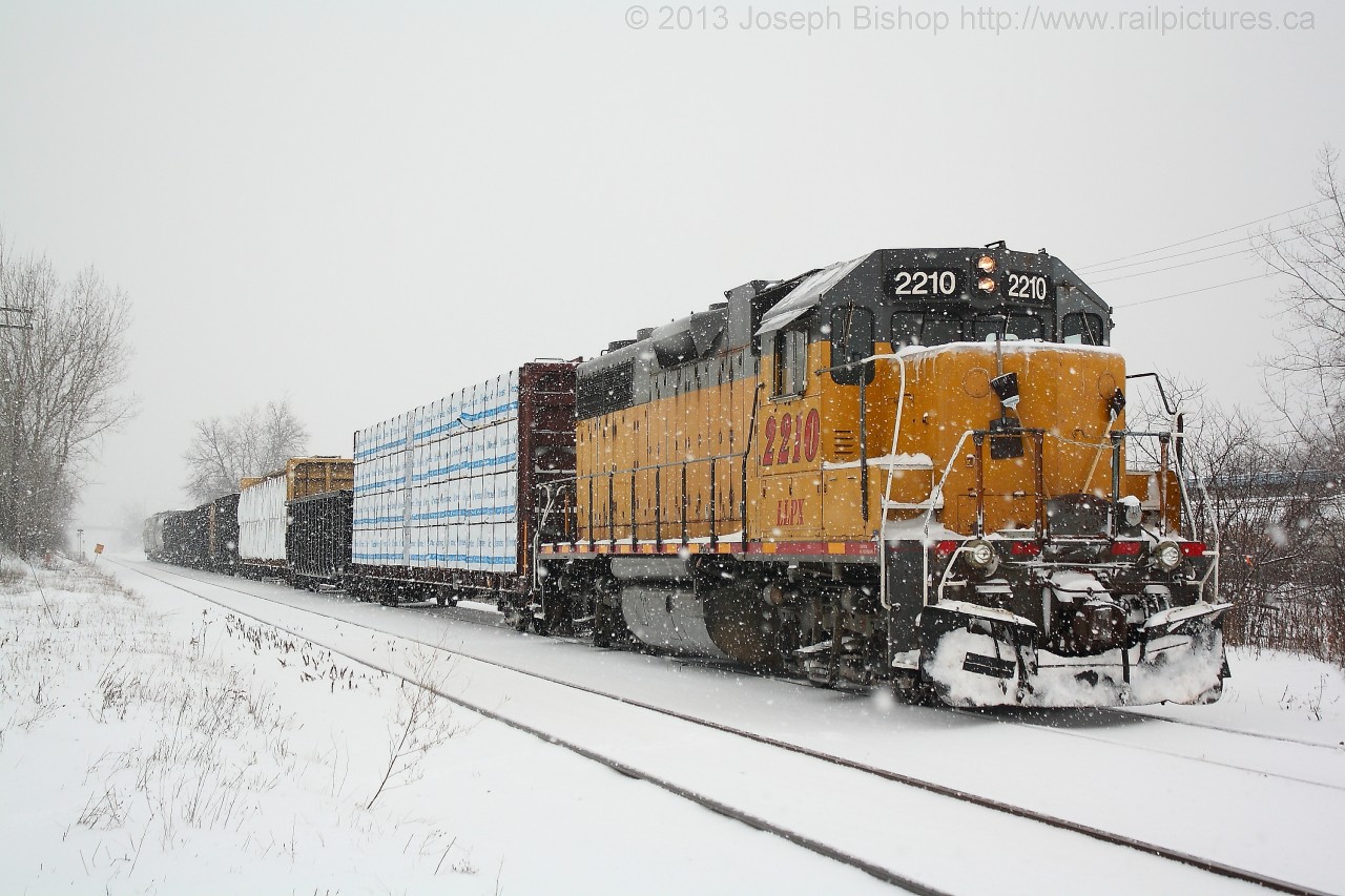 GEXR 580 with LLPX 2210 on the point is stopped in Kitchener briefly during one of the days many snow squalls.