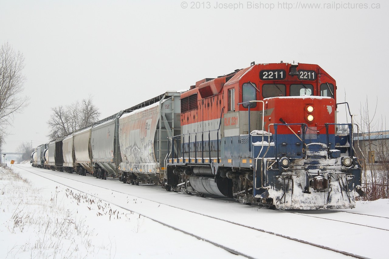 GEXR 582 slowly crawls by us at Kitchener waiting on GEXR 580 to get moving a little further down the line.