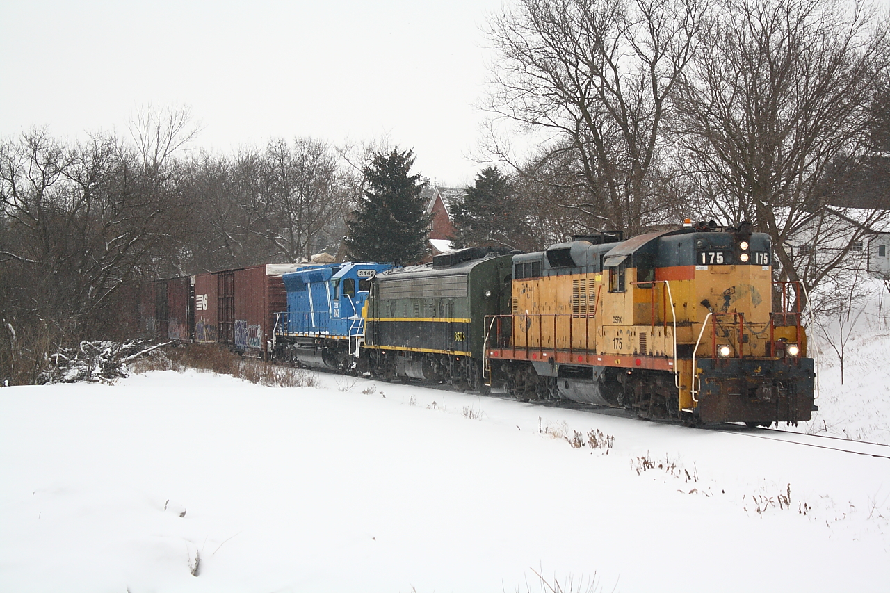The OSR Woodstock Job rolls through Ingersoll with OSR 175, OSR 6508 and CEFX 3143.  After a day of shooting the  GEXR, we decided to swing by the OSR at Woodstock and we got a nice surprise.  CEFX 3143 is going to Salford to have the Smart Start Technology installed on it.