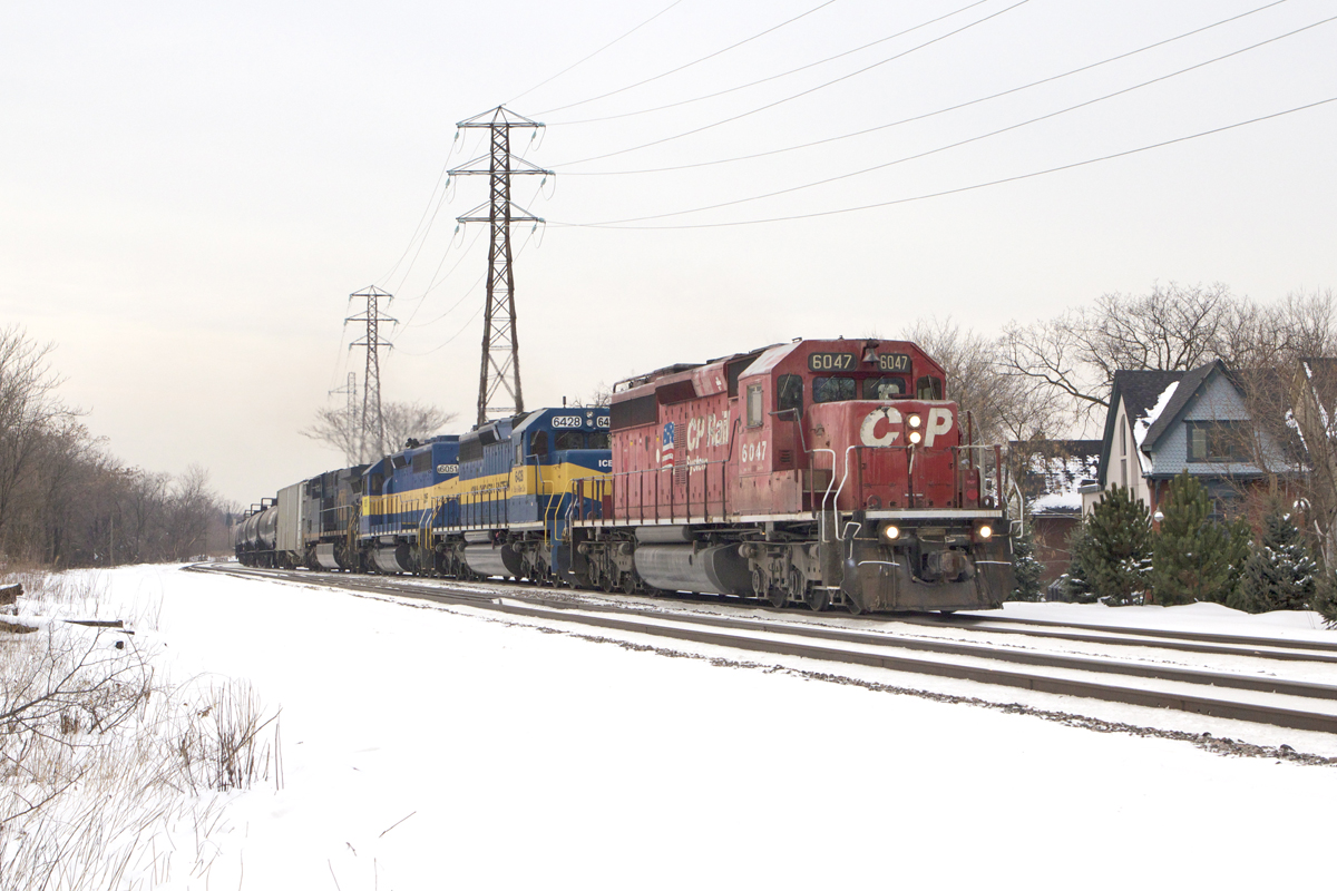 CP #642 heads east by Avenue Rd with CP 6047-ICE 6427-DME 6051-CSXT 533.