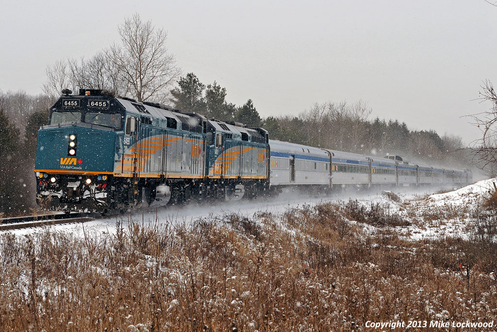 A pair of F40's, VIA 6455 and 6451 lead a 10 car Canadian just north of the siding at Pine Orchard. In reverence to what actually pays the bills, they went into Zephyr for three southbound freights, 412, 112, and 114, met 302 at Pefferlaw, and 104 most likely at Brechin East... and there were another three to meet after 104 - another 114, a 314 and an 874! 1046hrs.
