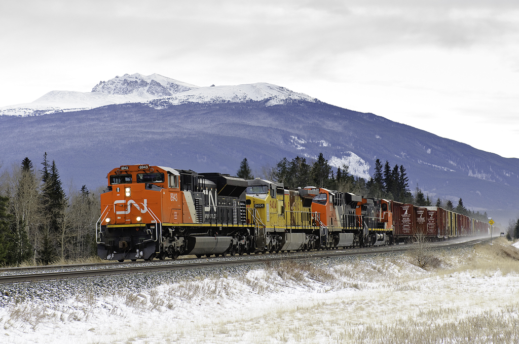 Jasper-Edson as req'd local train L506 speeds away from its origin with work at Swan Landing and Hinton before arriving at Edson. CN 8943, UP 9404, CN 2828 and CN 2507 provide the power, with UP 9404 coming off of a runthrough coal train from the BNSF the night before for whatever reason.