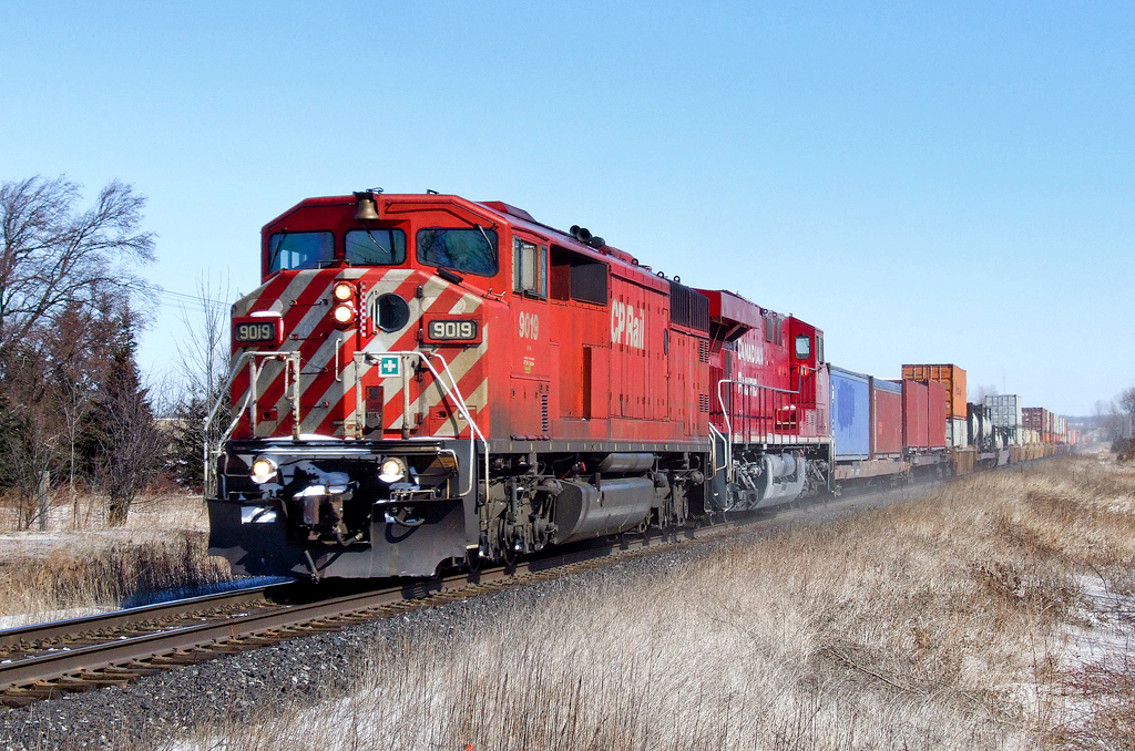 CP SD40-2F 9019 hustles Montreal-Detroit train 159-06 west on CP's Belleville Subdivision approaching Lovekin.