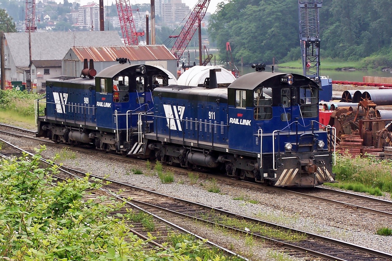 SRY SW900s 911 and 909 depart from Trapp Yard in New Westminster.