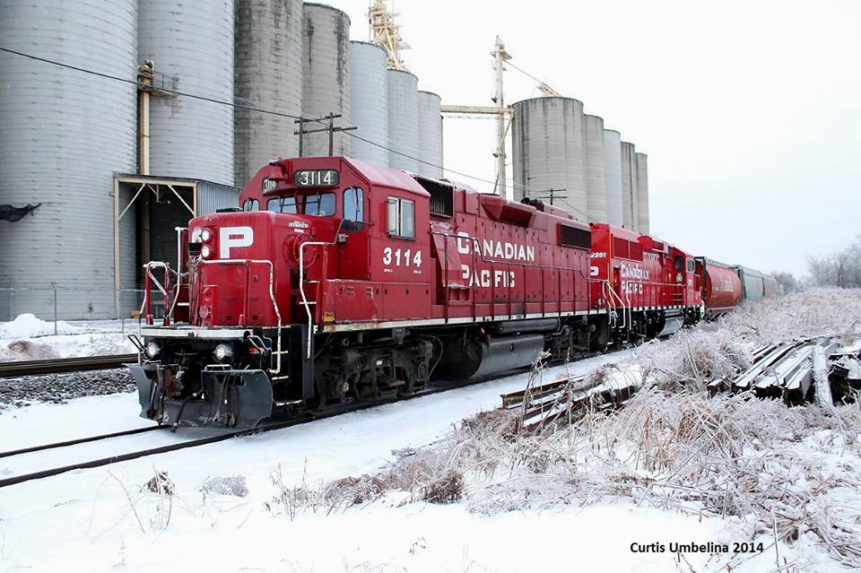 Two Classic Rebuild Geeps on the Streetsville Turn