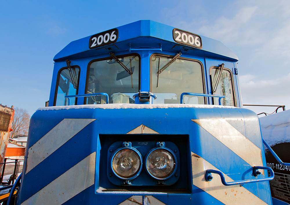 A face only a mother can love, CEFX 2006 sits in track BA28 at Brantford awaiting a ride to Hamilton after blowing up somewhere between Nanticoke and Brantford a few nights back.