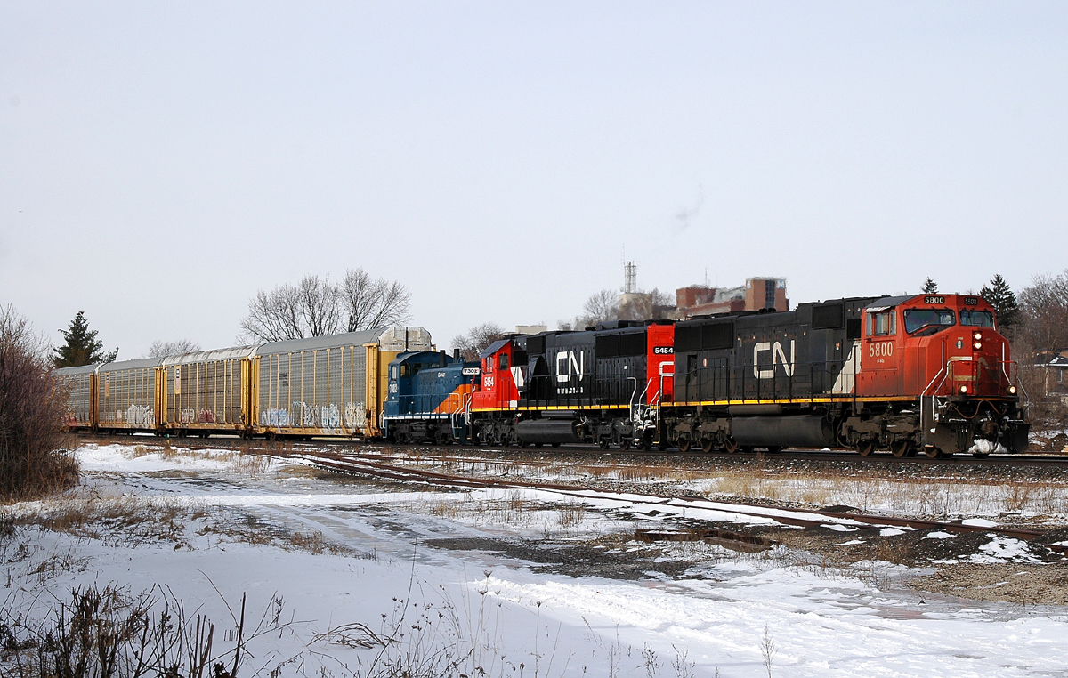 U710 was followed a little later by CN 382 with CN 5800, CN 5454, SVGX 7302 and 98 cars