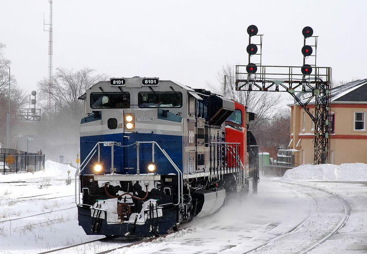 CN 8101 (ex-EMDX 1208) - CN 2611 lead 331 through Brantford en route to Sarnia
