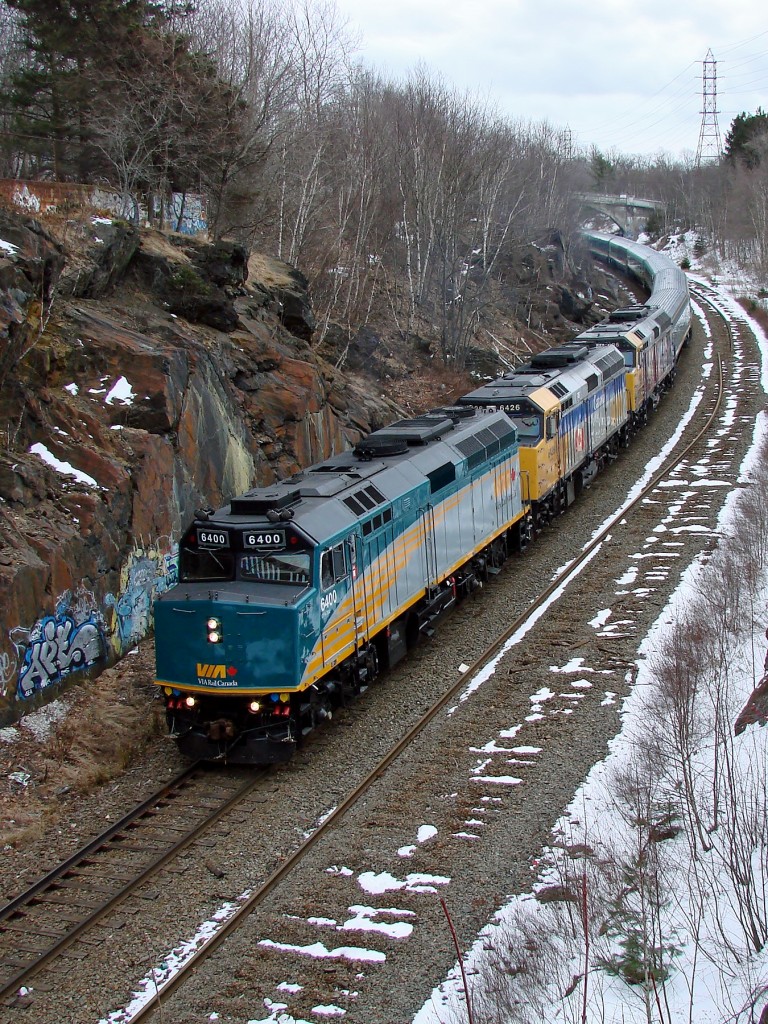 VIA 6400, the prototype for the F40PH rebuild program, lead the westbound Ocean down the HOT-Rock Connecting Track.