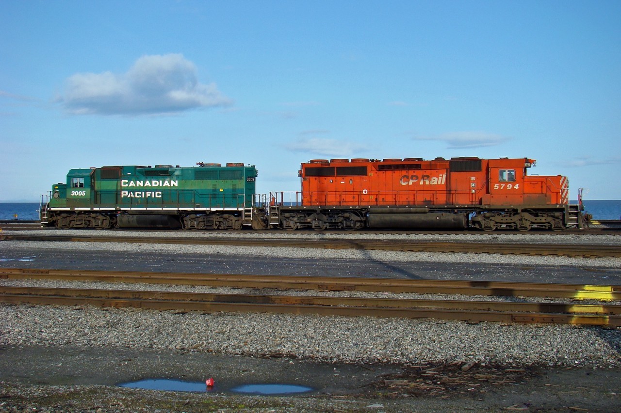 CP 5794 with CP GP38AC 3005 in the paint scheme of former CP Rail subsidiary E&N Railfrieght.