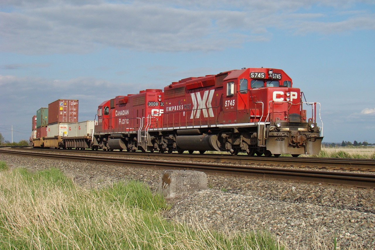 CP 5745, lettered for CP's Expressway TOFC service, waits in the siding at Gulf prior to entering the Port of Vancouver's Deltaport.