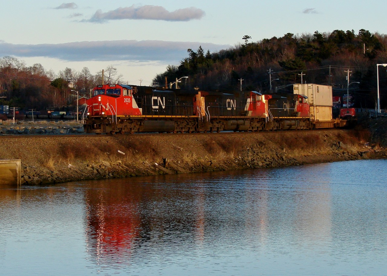 Dash 9-44CWs 2635, 2567 and 2503 lead CN 121 past Moirs Pond.