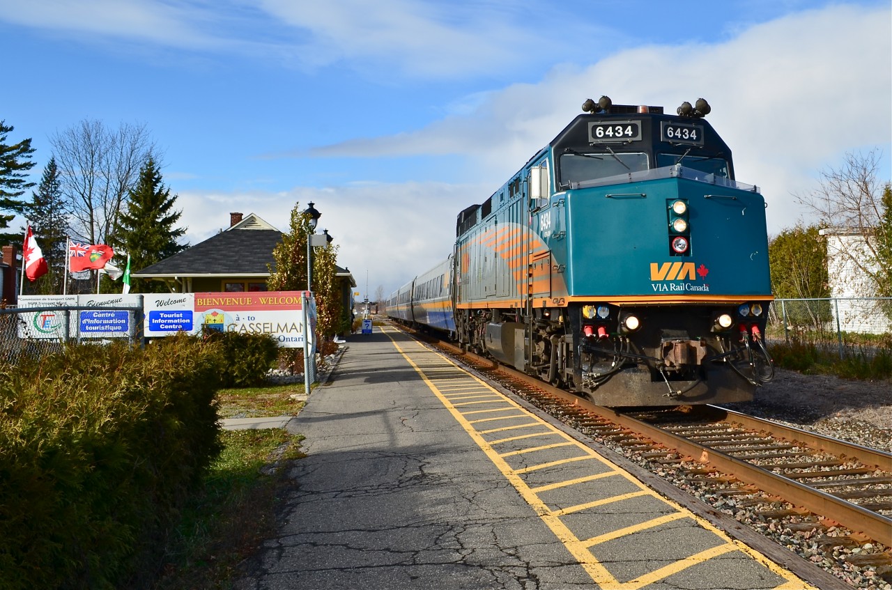 VIA 6434 is in charge of 4 LRC cars as it makes its station stop at Casselman on its way to Montreal. For more train photos, check out http://www.flickr.com/photos/mtlwestrailfan/