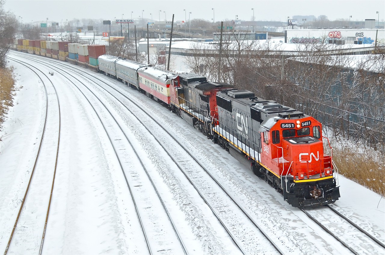 CN mixed train! CN 5451 (ex-EMDX 9008) & CN 2153 (ex-ATSF 836) lead CN 149 westwards after having switched 3 CN business cars ('Tawaw', 'Baton Rouge' & 'Louis Jolliet') onto the head end.  For more train photos, click here.