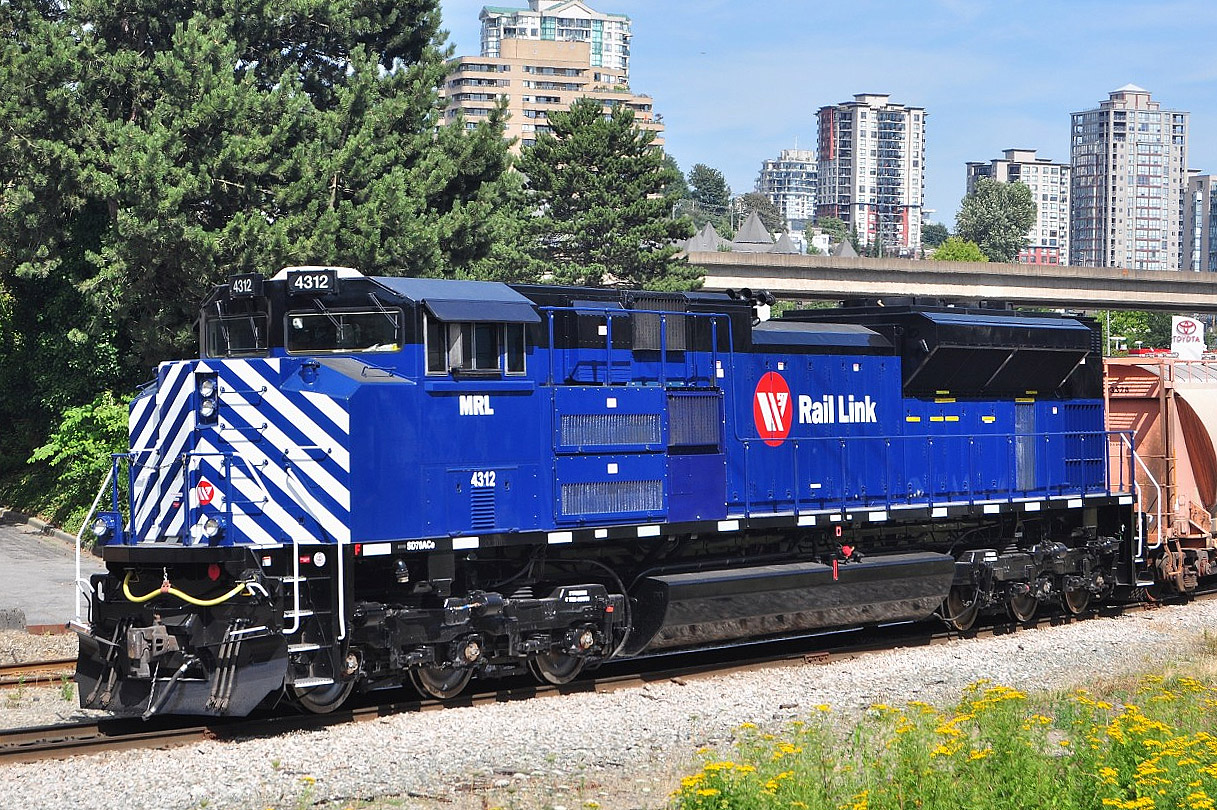Nice and shiny SD70ACe sitting at Trapp Yard.