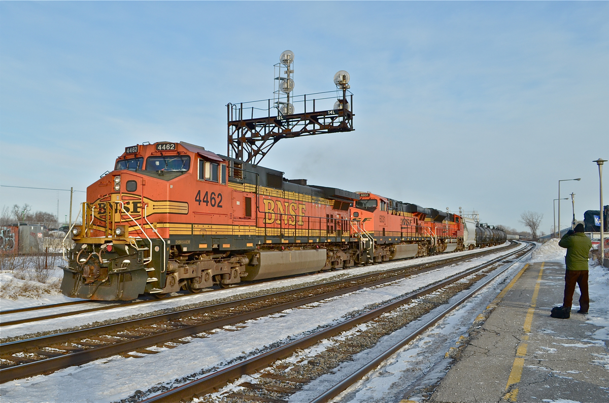 FPQC! Quebec is finally getting its share of foreign power these last few months. This is my first catch of a solid BNSF lashup in Quebec. CN 377 is passing through Dorval with three BNSF units which had come in last night on an oil train. Lashup was BNSF 4462, BNSF 6031 & BNSF 9255. Thanks to Michael Delic for the headsup. For more train photos, click here.