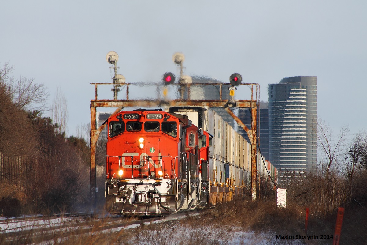 CN 9524, a zebra striped Geep leads CN 121 through Thornhill with CN units 2100 & 8955 trailing. The train is almost at its destination in Brampton Intermodal Terminal, passing the clear signal on the approach to Snider as it goes. The location is new and I hope to visit it again sometime soon! Also, thanks to Railpictures.Ca contributor Michael Delic for the heads up on this one!