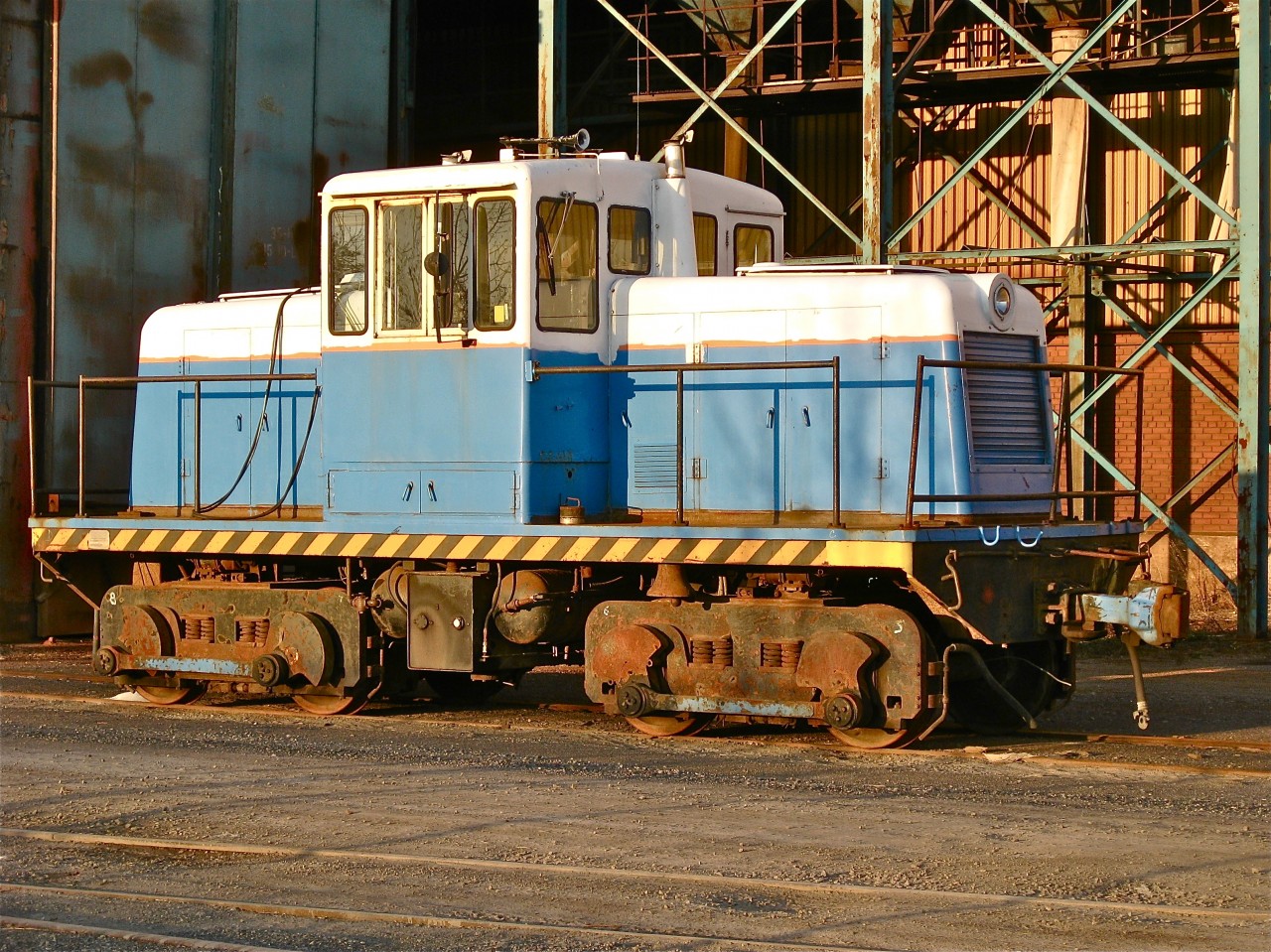 This unnumbered critter sat at the abandoned Dominion Bridge plant in Lachine for many years, I am fairly certain it has been scrapped since. I'm not even completely certain of the engine, but based on internet research and old Canadian Trackside Guide's I believe it is a GE 80 tonner (serial # 31194) which was built for the National Harbours Board and was later sold to Sidbec Dosco for use in their plants in Contrecoeur and then Montreal. For more train photos, click here.