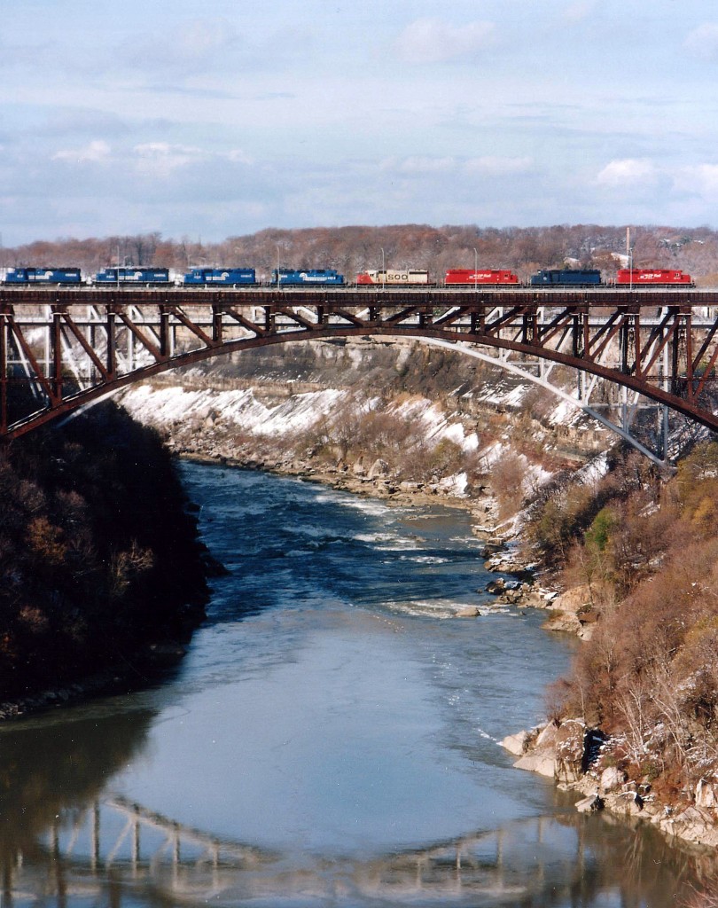 CP #734's power just fits in this vertical image, taken with a fixed lens, of CP 5841, CRL 603, CP 751, SOO 6621, CR 6308, 6322, 6304 and 812 crossing the Niagara River heading Stateside. The last 4 units are part of a 24 unit late 1990s lease deal with Conrail Leasing; and they are being returned. This bridge is no longer used, CP pulled out of Niagara Falls and rerouted over the Fort Erie International bridge some years ago. The second unit on this train is Conrail Leasing (CRL) as well. (another version of this shot is #6669 in the RP. files)