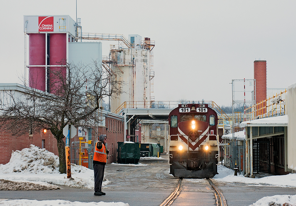 With OSR far behind in switching due to the recent ice storm, a weekend job was ordered to play catch up. Seen here, the crew finishes spotting up one lime car at Owens Corning while the brakeman manually protects York Rd.