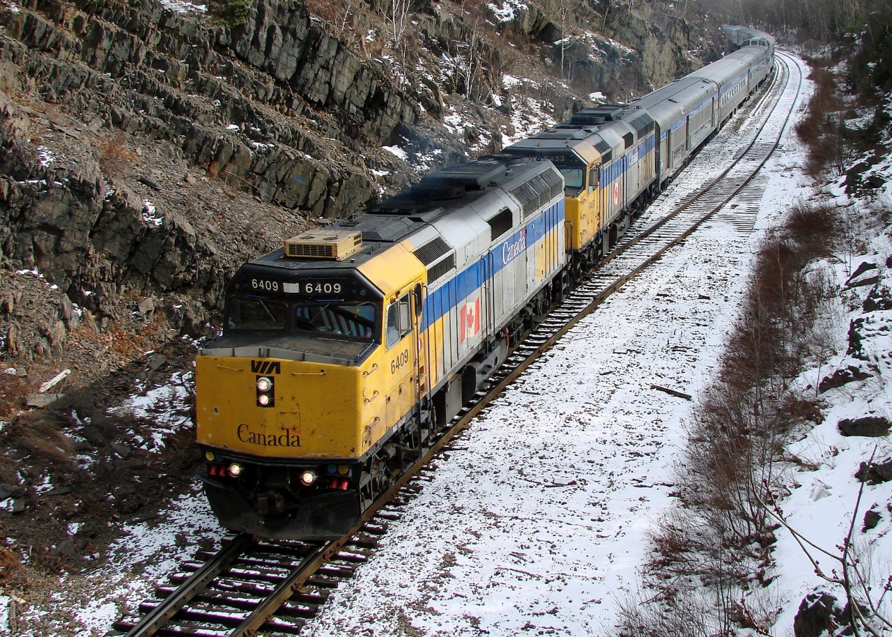 VIA's westbound Ocean makes its way down the HOT-Rock Connecting Track.