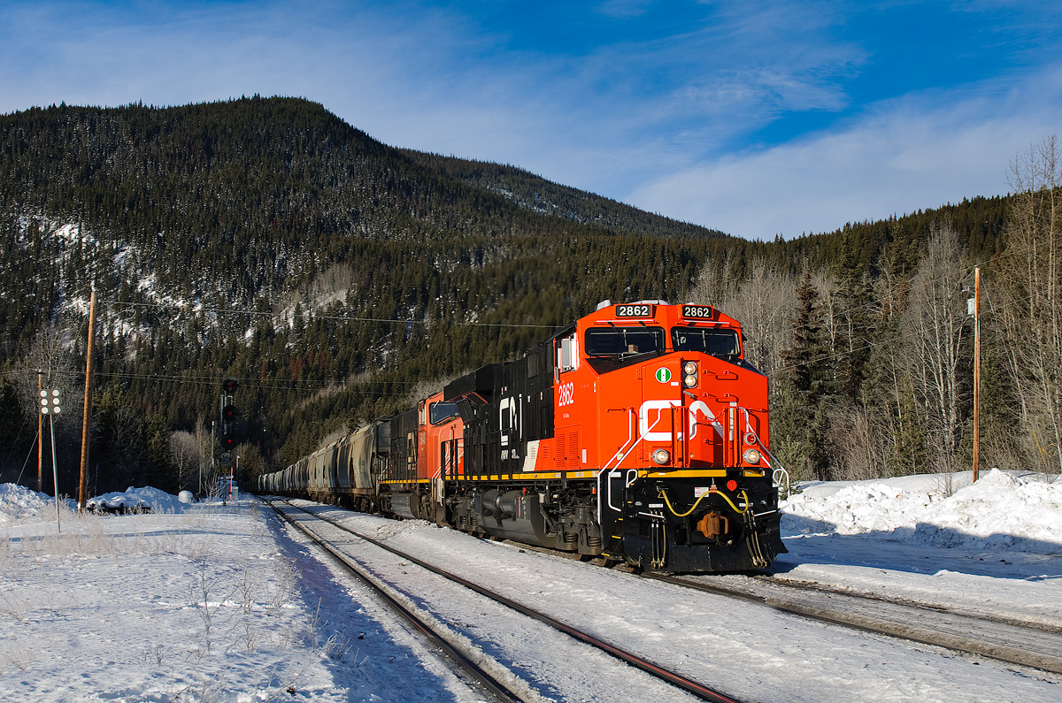 Brand new CN ES44AC 2862 leads an empty potash train B75851 17 through Yellowhead on CN's Albreda Sub.