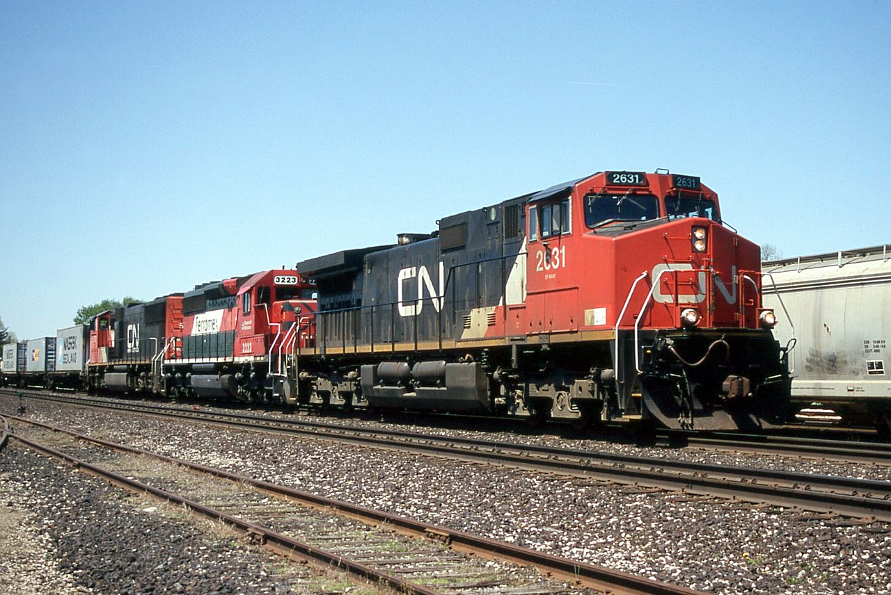 Ferromex SD40-2 3223 made it across two international borders to assist CN 2631 and CN 5770 on train 148 through Brantford on May 9, 2006.