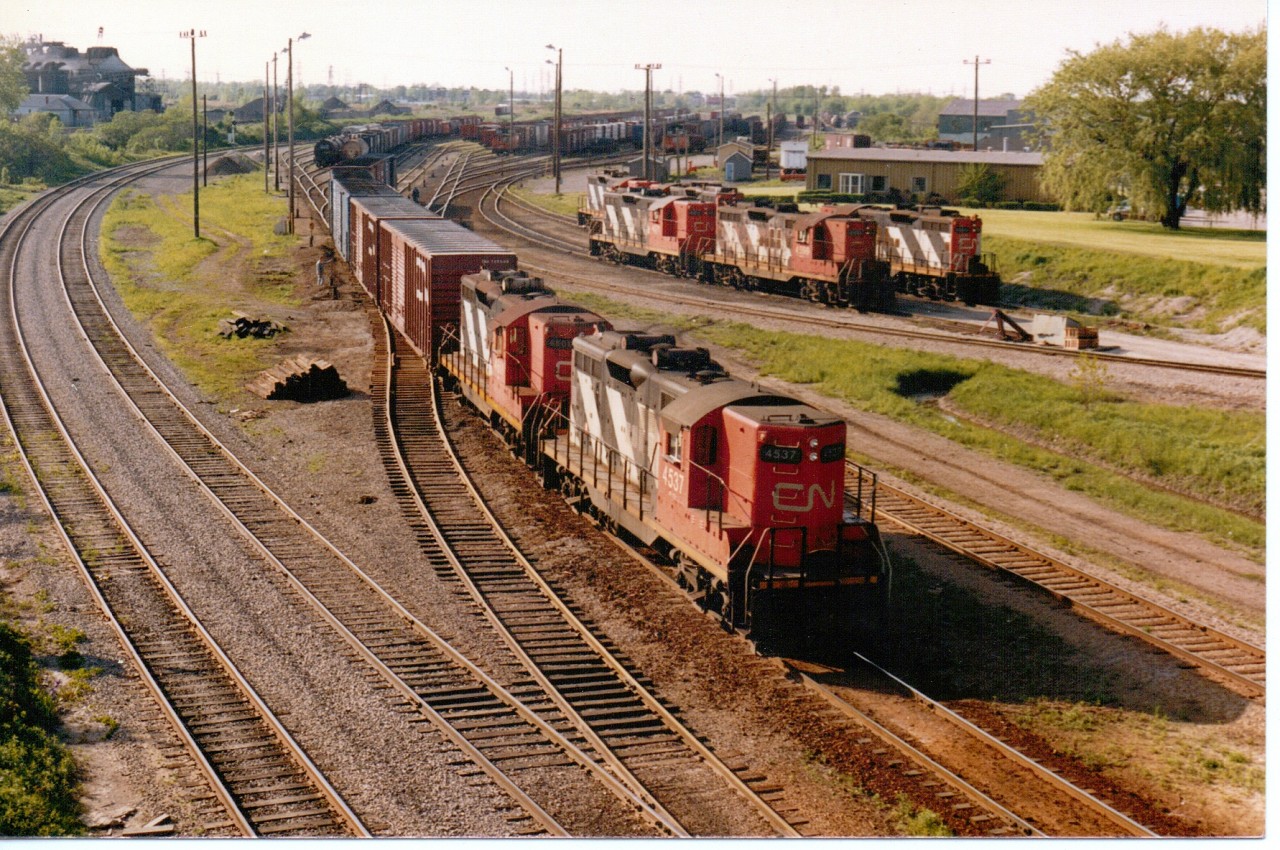 Niagara Falls in the 80's a very busy time at the Niagara yards!