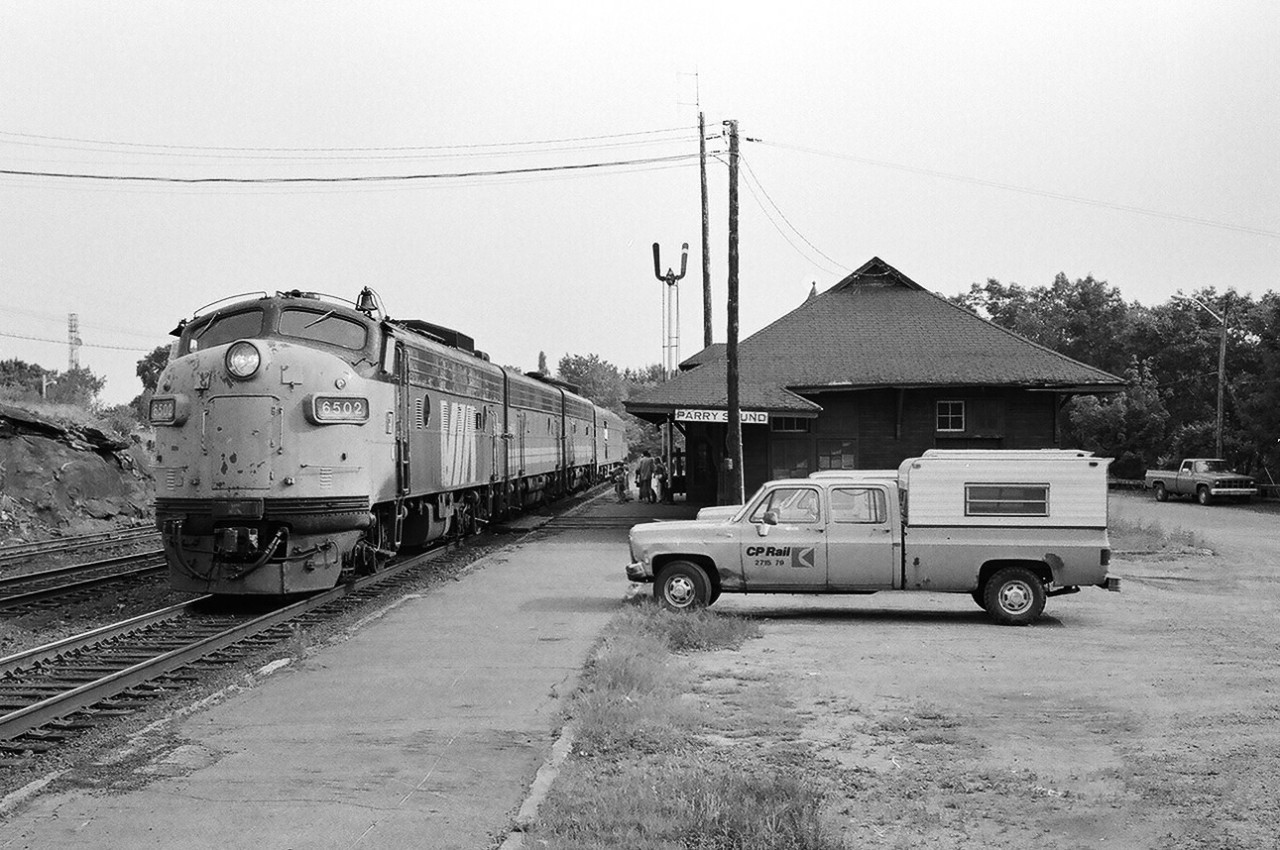 On a hot hazy Muskoka afternoon ex CN FP9 #6502 leads Via Rail #9 into CP Rail Parry Sound – with revenue passengers waiting to entrain.


July 13 1985 Negative by S. Danko


More Via Canadian 


 CN Boyne  


  Park car   


More Parry Sound:


  Parry Sound by A.W.Mooney   


sdfourty