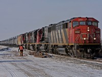 The conductor on train 402 walks back to make a cut. Can't beat this SD60F-SD60-SD70-SD75 lashup!