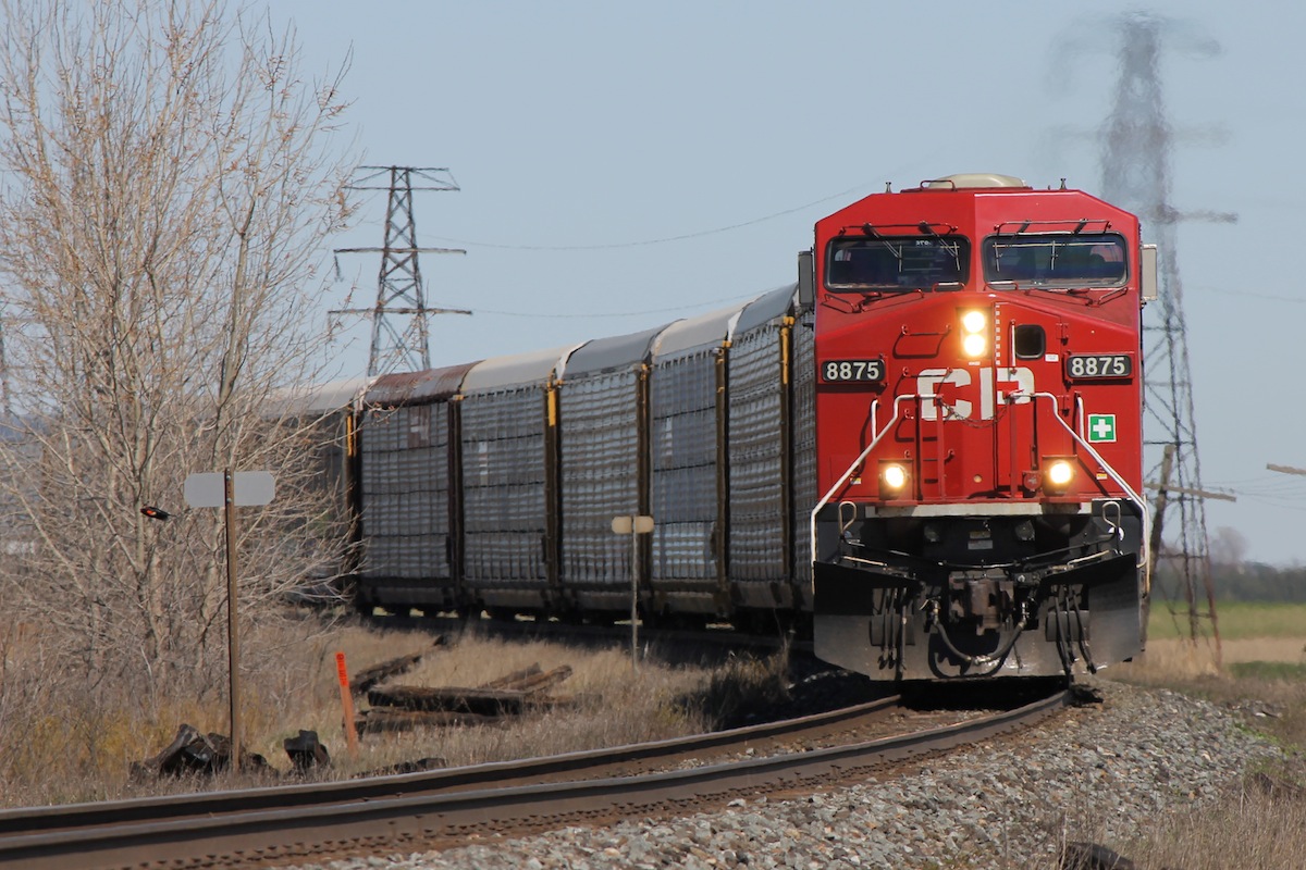 GEVO 8875 makes a powerful appearance around the curve headed West towards Tilbury in what can be an excellent location if you can get the lighting just right.  A keen eyed observer will notice a little red winged black bird trying to steal our attention as it dodges across the tracks.