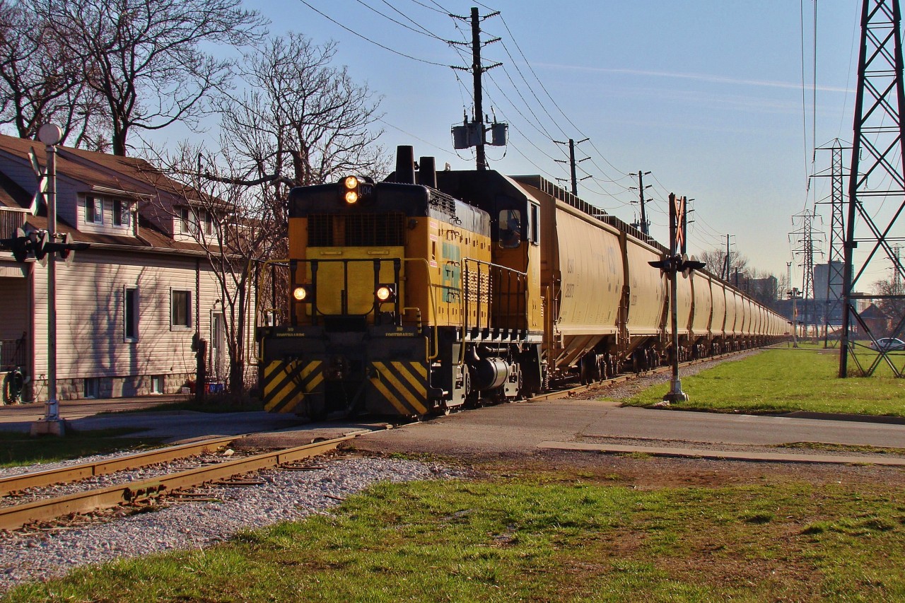 ETR 104 hauls the first of many unit grain trains out to Ojibway Yard for loading at ADM. These trains are now regular and provide some big extra business for this little railway.